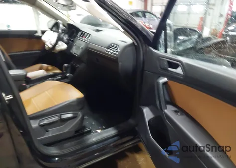 2019 Volkswagen Tiguan 2.0T Se/2.0T Sel/2.0T Sel R-Line/2.0T Sel R-Line Black из США, поврежденный, VIN 3VV2B7AX7KM016432